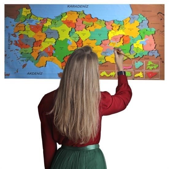 Nuvia Home® Renkli Türkiye Haritası Manyetik Yapıştırıcı Gerektirmeyen Duvar Stickerı 118 CM * 56 CM