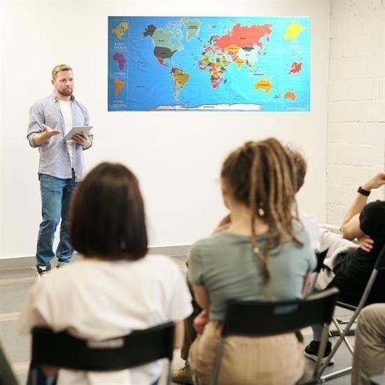 Nuvia Home® Renkli Atlas Dünya Haritası Manyetik Yapıştırıcı Gerektirmeyen Duvar Stickerı 118 CM * 56 CM